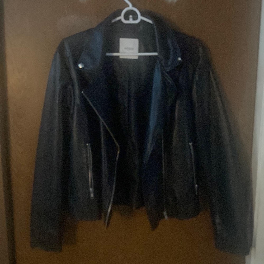 This is a leather jacket the brand says pieces it’s a size Large